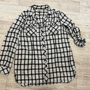 Duluth Trading Co. XL women’s plaid black and white flannel like  tunic